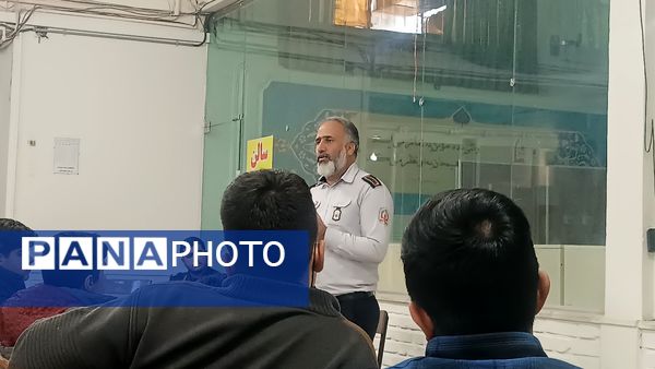 برگزاری کلاس پدافند غیر عامل ویژه پایه‌های دهم دبیرستان شاهد ابوذر غفاری نیشابور