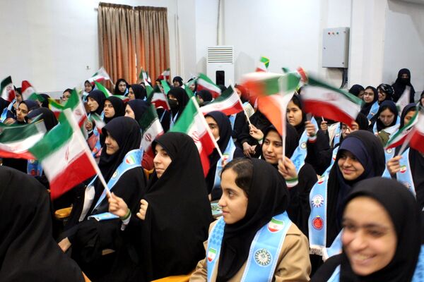 جشن ایرانمون در دبیرستان نمونه دولتی مهشید مصلی‌نژاد