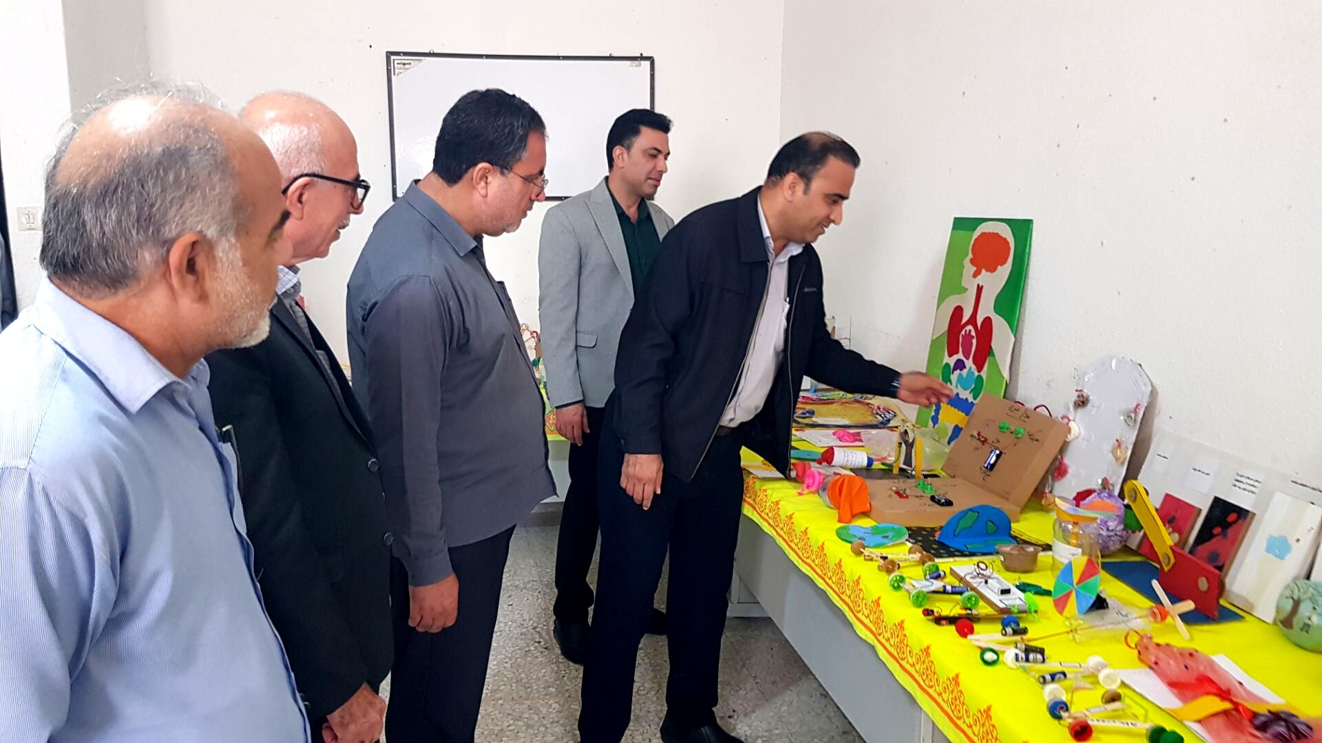 افتتاح نمایشگاه دست‌سازه‌های آزمایشگاهی