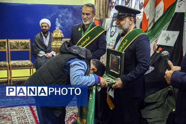 ادای احترام کودکان استثنایی قم به پرچم حرم نورانی حضرت معصومه(س)