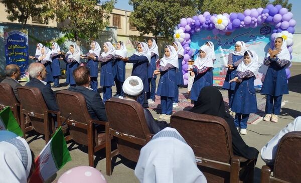 مراسم جشن شکوفه‌ها در ناحیه یک زنجان