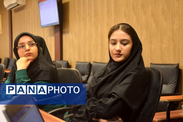 جلسه آموزشی خبرنویسی و تجلیل از دانش‌آموز خبرنگاران فعال پانا ناحیه 2 بهارستان