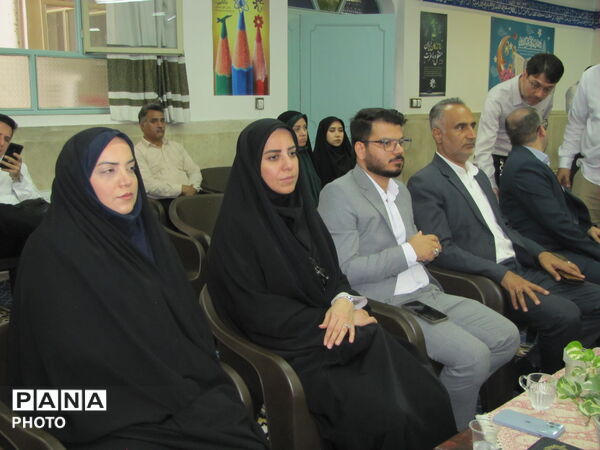 لبخند تکلیف، شکوه تقدیر در منطقه ۱۳
