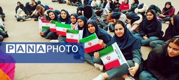 جشن میلاد حضرت مهدی(عج) و سالگرد پیروزی انقلاب اسلامی در دبیرستان اهل‌البیت(ع) ناحیه ۴ کرج