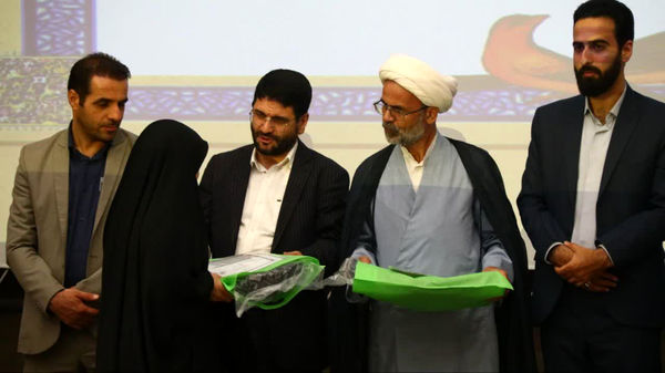 آیین تقدیر از برگزیدگان چهل و دومین دوره مسابقات دانش‌آموزی قرآن، عترت و نماز استان قم