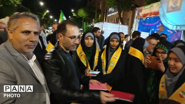 تجمعات شبانه میدان ساعت تبریز