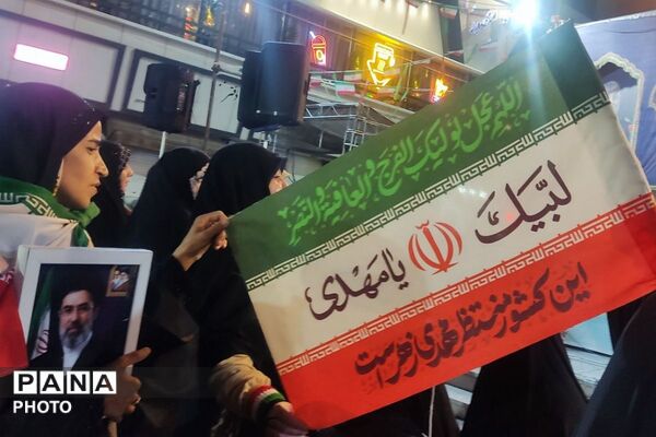 تداوم حضور در خیابان‌ها؛ رمز اتحاد و پیروزی 