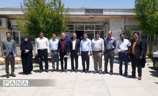 تجلیل از معلمان و مدیران منتخب ابتدایی بیرانوند در آیین زنگ سپاس