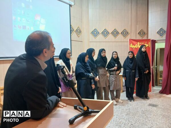  پرچم‌داری نوجوانان مروست در اختتامیه «طرح مانا»