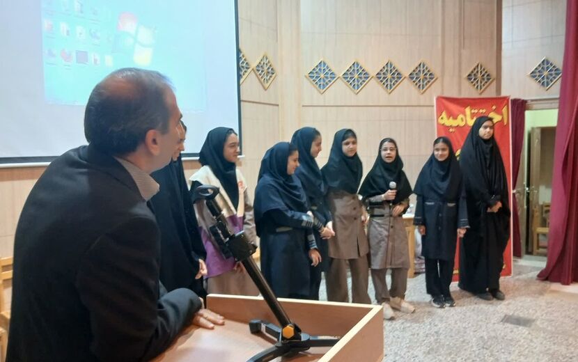  پرچم‌داری نوجوانان مروست در اختتامیه «طرح مانا»