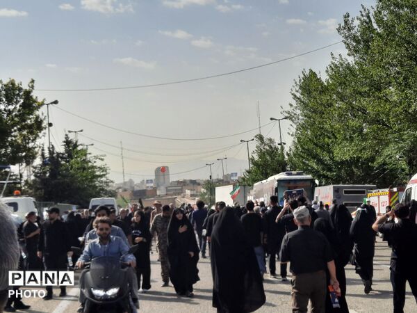 اولین روز وداع با شکوه با رهبر شهید و خانواده بزرگوارشان 