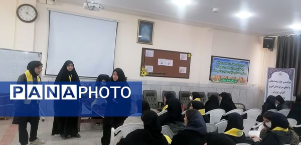 نشست هیات رئیسه مجلس دانش‌آموزی با شورای دانش‌آموزی 