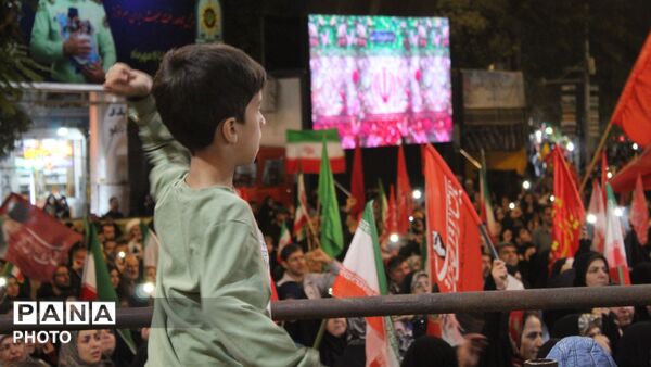 طنین «باید برخاست» در میدان شهید بجنورد