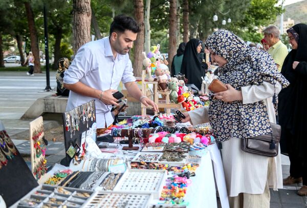 عصر بازار هنرمندان مشهدی در روزهای پنجشنبه