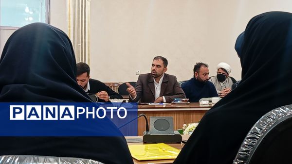 جلسه بررسی عملکرد و کیفیت آموزشی مدارس شهرستان بن با حضور مسئولان استانی