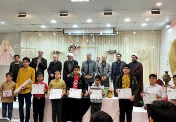 تقدیر از دانش‌آموزان حافظ قرآن کریم در دارالقرآن کریم علامه فیض‌کاشانی