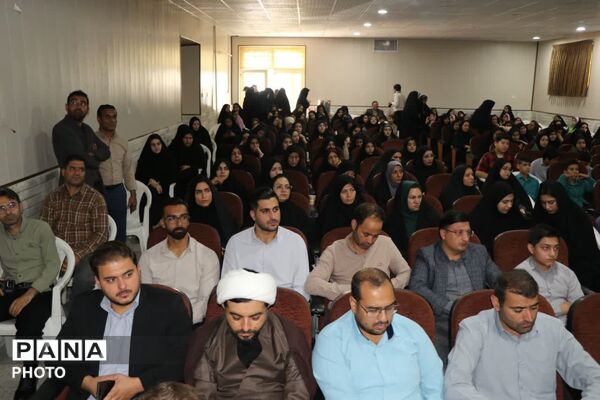 طنین ندای معنویت در هفتمین اجلاس سراسری نماز دانش‌آموزی شهرستان مه‌ولات