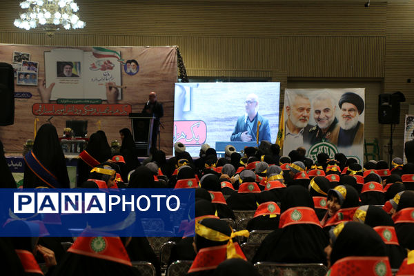 رونمایی کتاب «از مدرسه تا سنگر» در قم