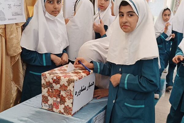 برگزاری انتخابات همیار مشاور در دبستان حضرت زهرا(س)‌ یک رودهن