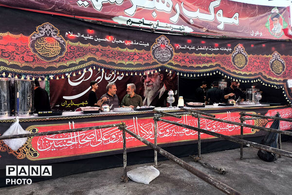 پذیرایی از زائران رضوی در مسیر بازگشت؛ خدمت بی‌منت در موکب «رهبر شهیدم»