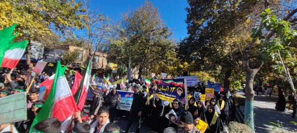 طنین شعارهای ضد استکباری در شاندیز