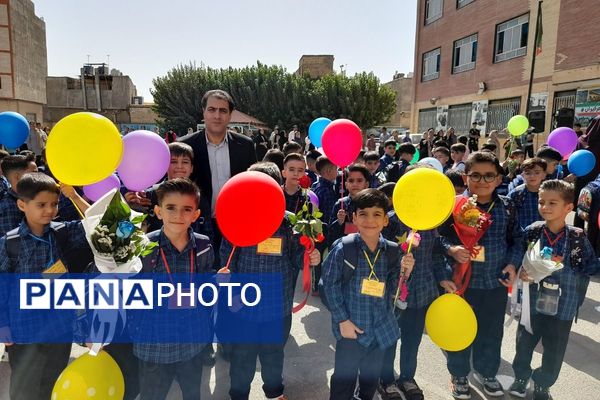 جشن شکوفه ها در مدارس شهرستان قدس، آغاز طلایی و شیرین  سال تحصیلی