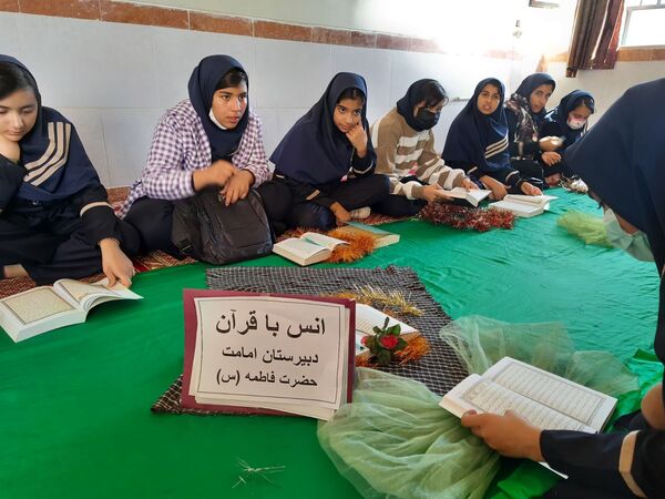 انس با قرآن در دبیرستان امامت مهدیه