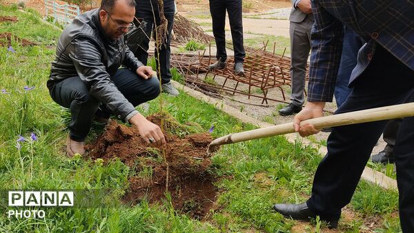 افتتاحیه نمایشگاه دانش‌آموزان کوشش دستنا