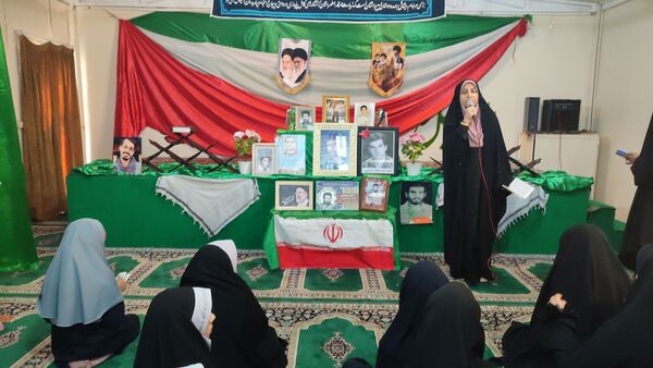 یادواره شهدا در دبستان شاهد حاج تقی آقا بزرگ ناحیه یک مشهد 