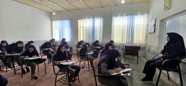 برگزاری مرحله اول آزمون جامع در دبیرستان رضوان