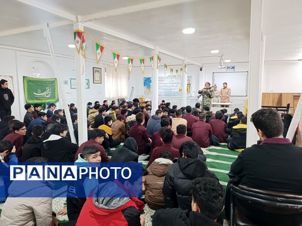 کلاس عملی  آمادگی دفاعی در دبیرستان نمونه آیت الله خامنه ای 