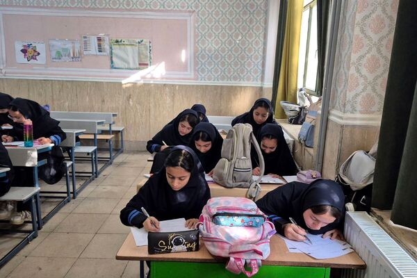 برگزاری آزمون شبه تیمز شماره۲ در دبیرستان ارمغان