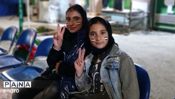 میزبانی باشکوه فرهنگیان خزل در کنار تجمعات شهر فیروزان