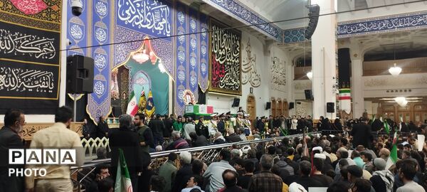 آرام گرفتن پیکر شهید سپهبد عبدالرحیم موسوی در حریم امن فاطمی