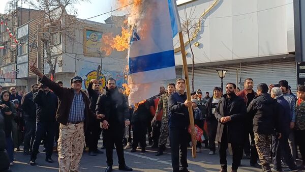 نمایش اقتدار و غیرت مردم ورامین در راهپیمایی ۲۲ بهمن