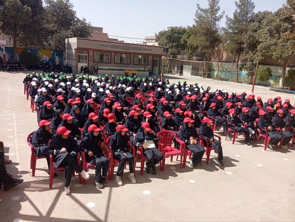 روایت گری جنگ تحمیلی هشت سال دفاع مقدس در دبیرستان دخترانه شاهد قدسیان 