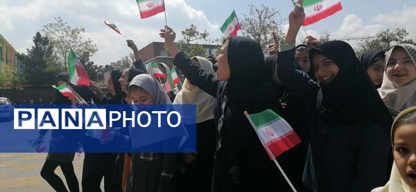 شادی دانش‌آموزان دبستان شهید خلیل طهماسبی مشهد در تحقق وعده صادق