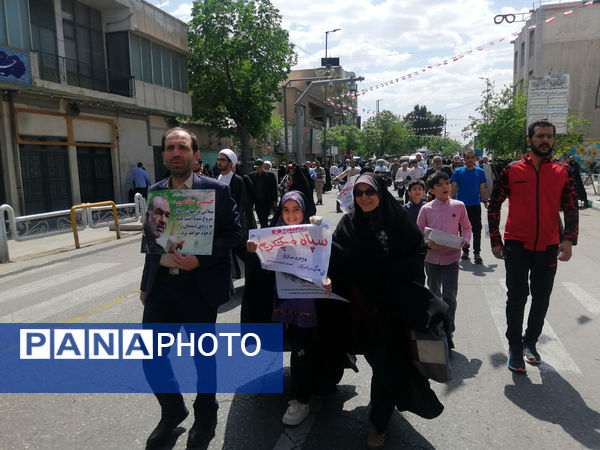 راهپیمایی نمازگزاران جمعه قم در حمایت از عملیات وعده صادق و طرح نور