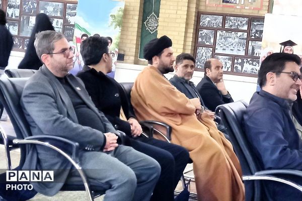 غبار روبی مزار شهیدان رجایی و باهنر با حضور وزیر آموزش و پرورش 