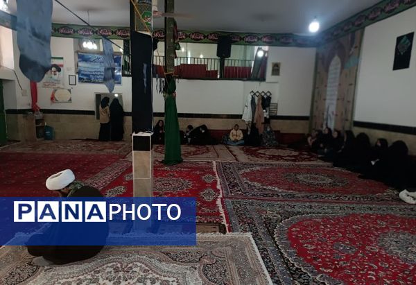 تکریم از مادران شهدا در پایگاه طاهره بسیج خواهران روستای حسین آباد