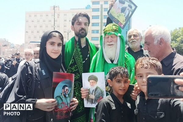 عبورِ پیکرِ عشق؛ آخرین وداع در مشهد از پشتِ شیشه‌های غبارگرفته