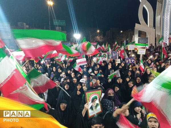روایت خیابان‌های بناب از اربعین رهبر شهید و شهدای دانش‌آموز
