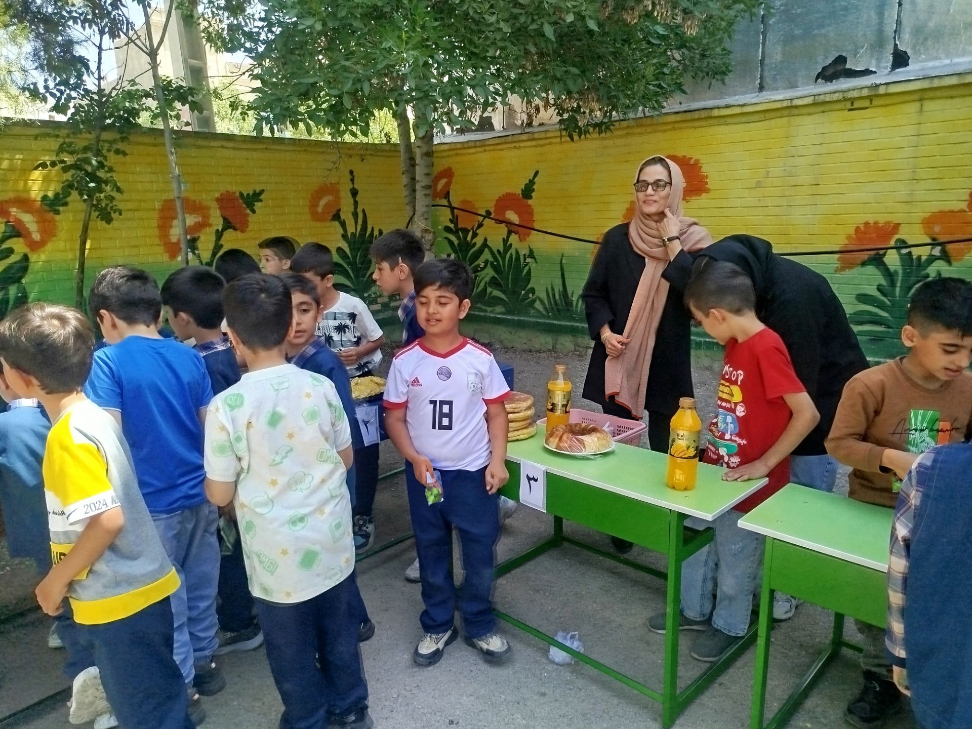برگزاری بازارچه درون مدرسه‌ای در دبستان مبین شیروان