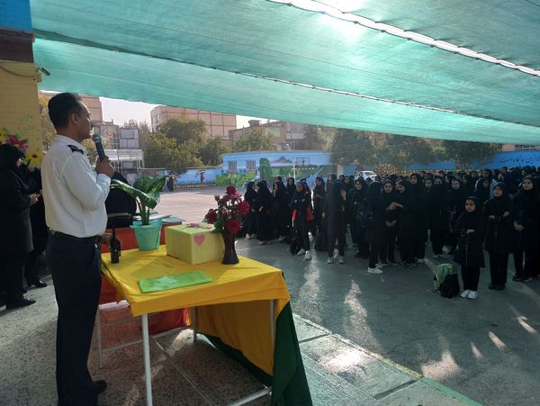 جشن عاطفه ها در دبیرستان دلیری ناحیه دو 