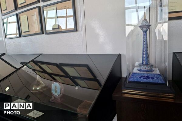 بازدید پرشور دختران دبیرستان قیام و بعثت‌۲ از بلندترین نماد پایتخت