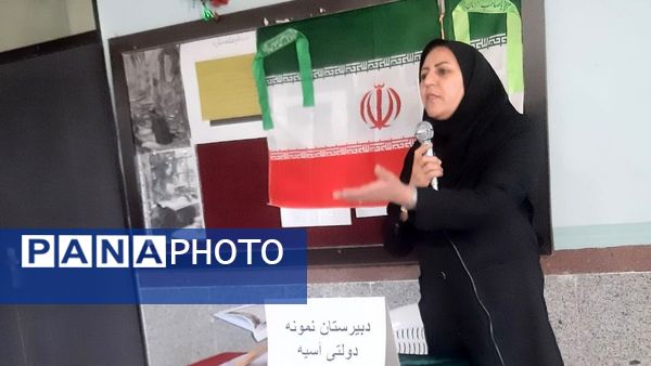 آذین‌بندی دهه فجر و نواخته شدن زنگ انقلاب در دبیرستان حضرت آسیه(س) حاجی‌آباد