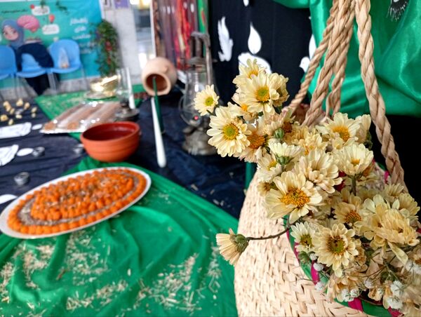 عطر چای به مناسبت شهادت حضرت زهرا (ع) در دبیرستان عطیه 