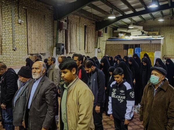 مراسم اکران فیلم سینمایی مجنون در دبیرستان کوثر شهر رباط‌سنگ