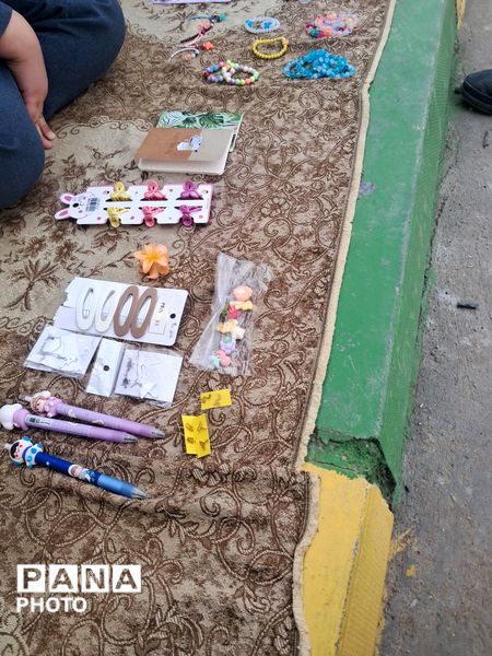 برپایی بازارچه دانش آموزی در دبیرستان شاهد هاجرشهرستان کاشمر