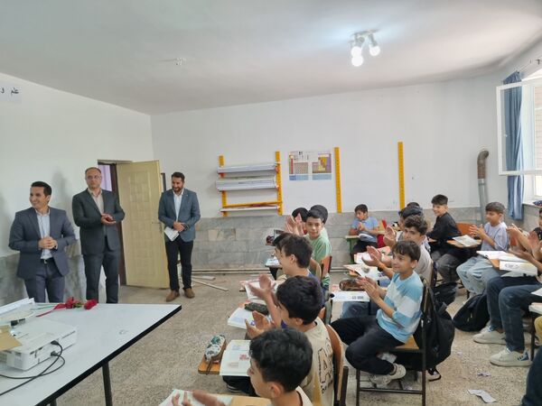 تقدیر از معلمان دبیرستان نمونه دولتی پژوهش آشخانه